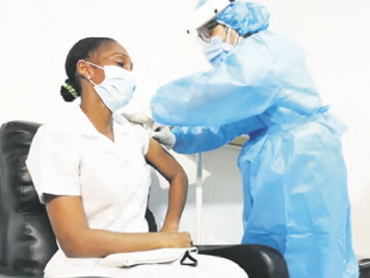 Enfermera chocoana fue la primera en recibir la vacuna contra la Covid-19 en Santa Marta